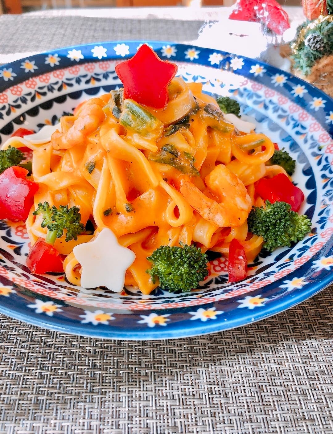 トマトクリームのツリー風パスタの完成写真