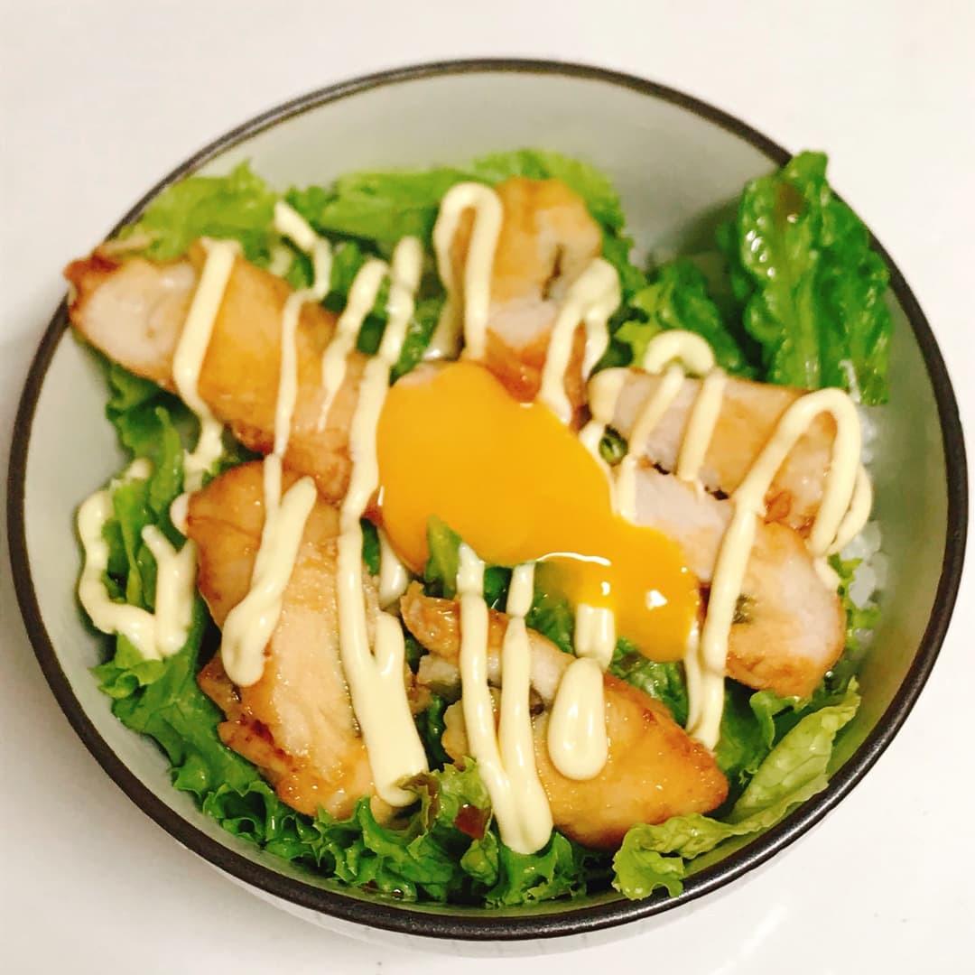 梅しそささみの照り焼きサラダ丼の完成写真