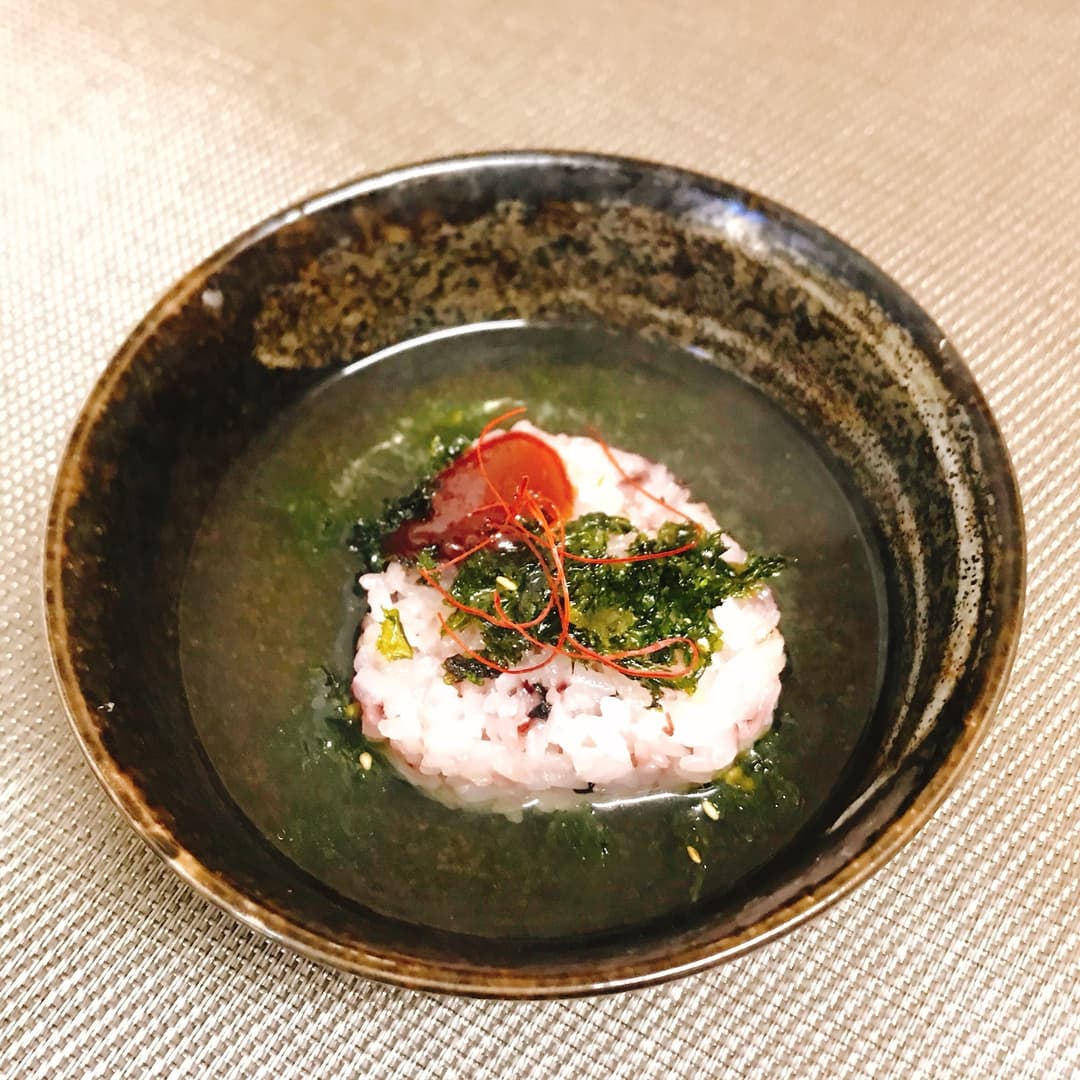 五穀米入り赤飯の旨辛茶漬けの完成写真