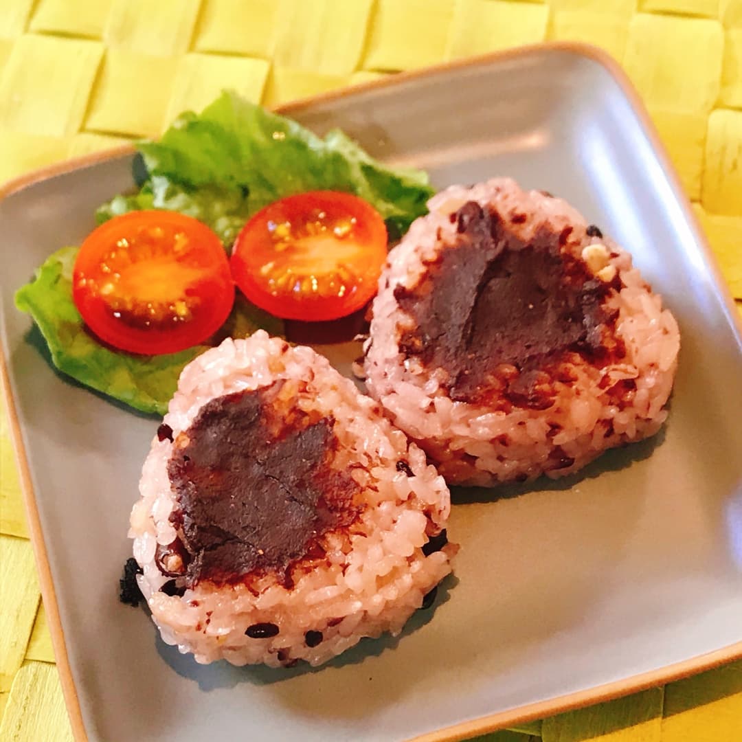 赤飯の味噌おにぎりの完成写真