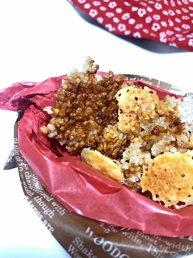 焼きおにぎりとチーズのカリポリチップスの完成写真