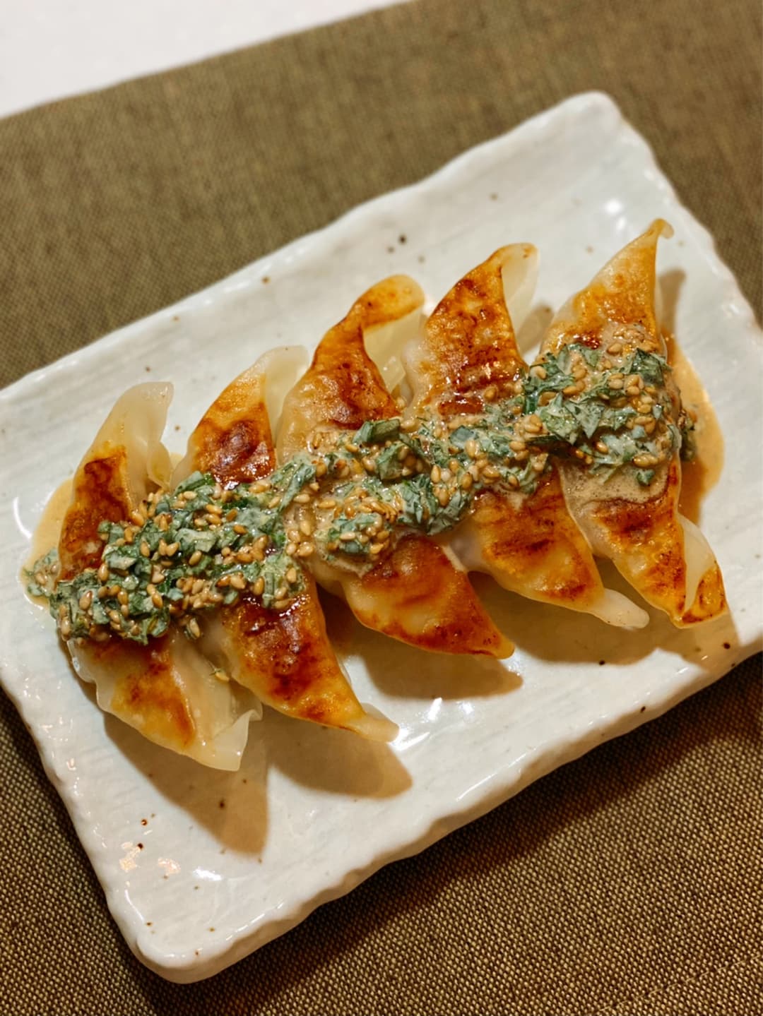 餃子のマヨポン大葉ソースがけの完成写真