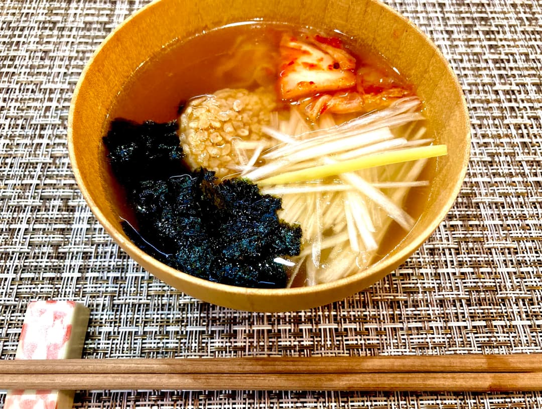 焼きおにぎりのピリ辛中華茶漬けの完成写真
