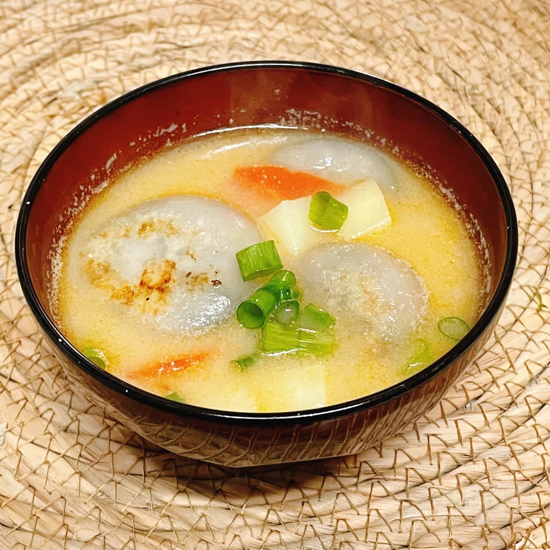にら焼餅とじゃがいものお味噌汁の完成写真