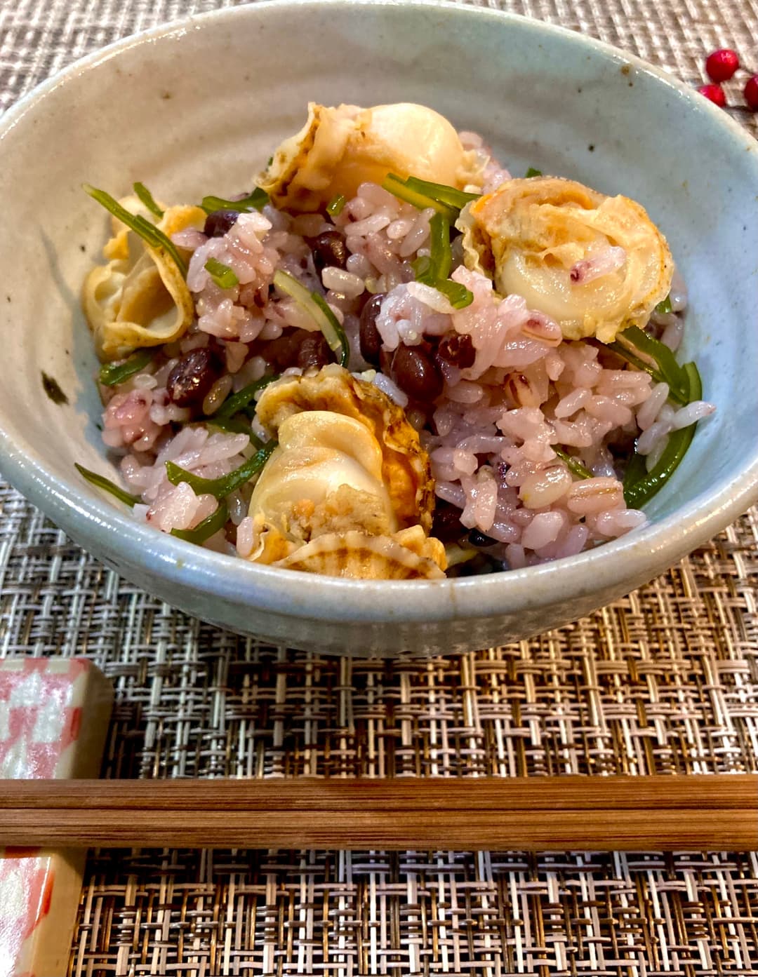 ほたてと昆布の炊き込み赤飯風の完成写真