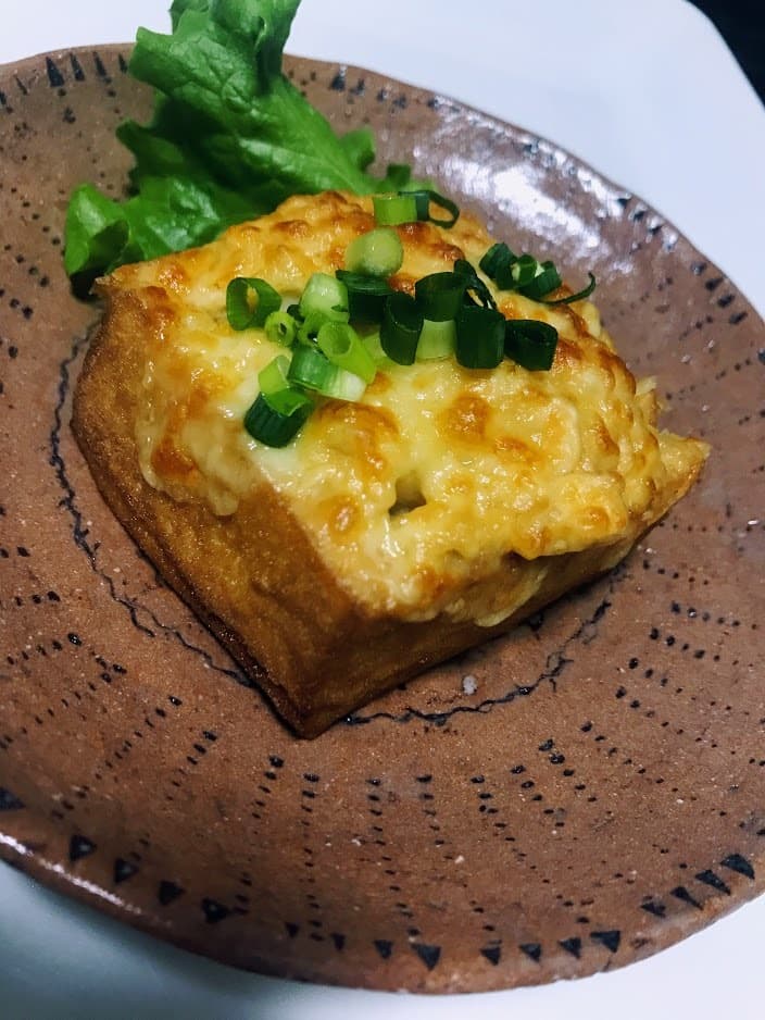 まるで１から手作りの味～　厚揚げ肉詰めチーズ焼きの完成写真
