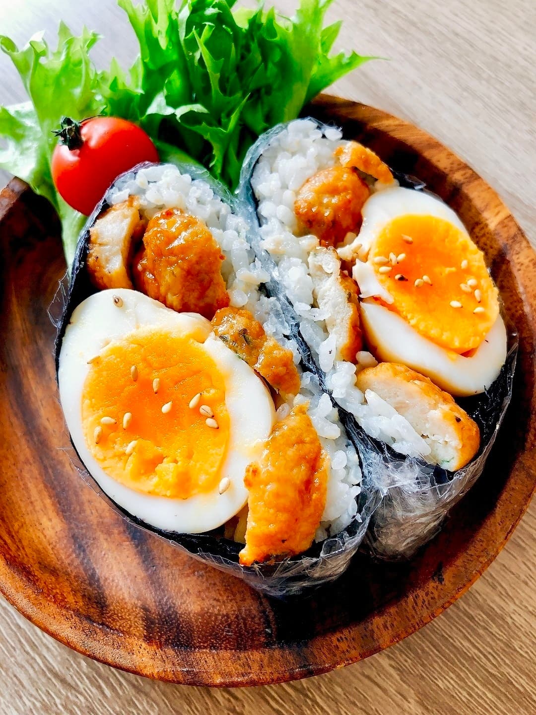 味玉とつくねのおにぎらずの完成写真