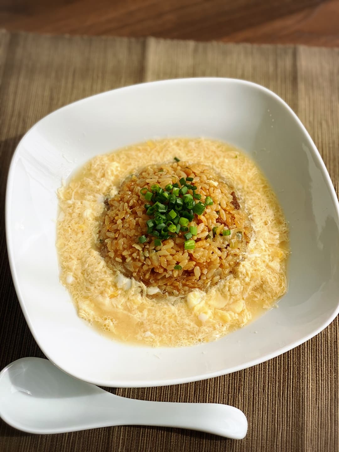 スープで食べる牛すき焼きめしの完成写真
