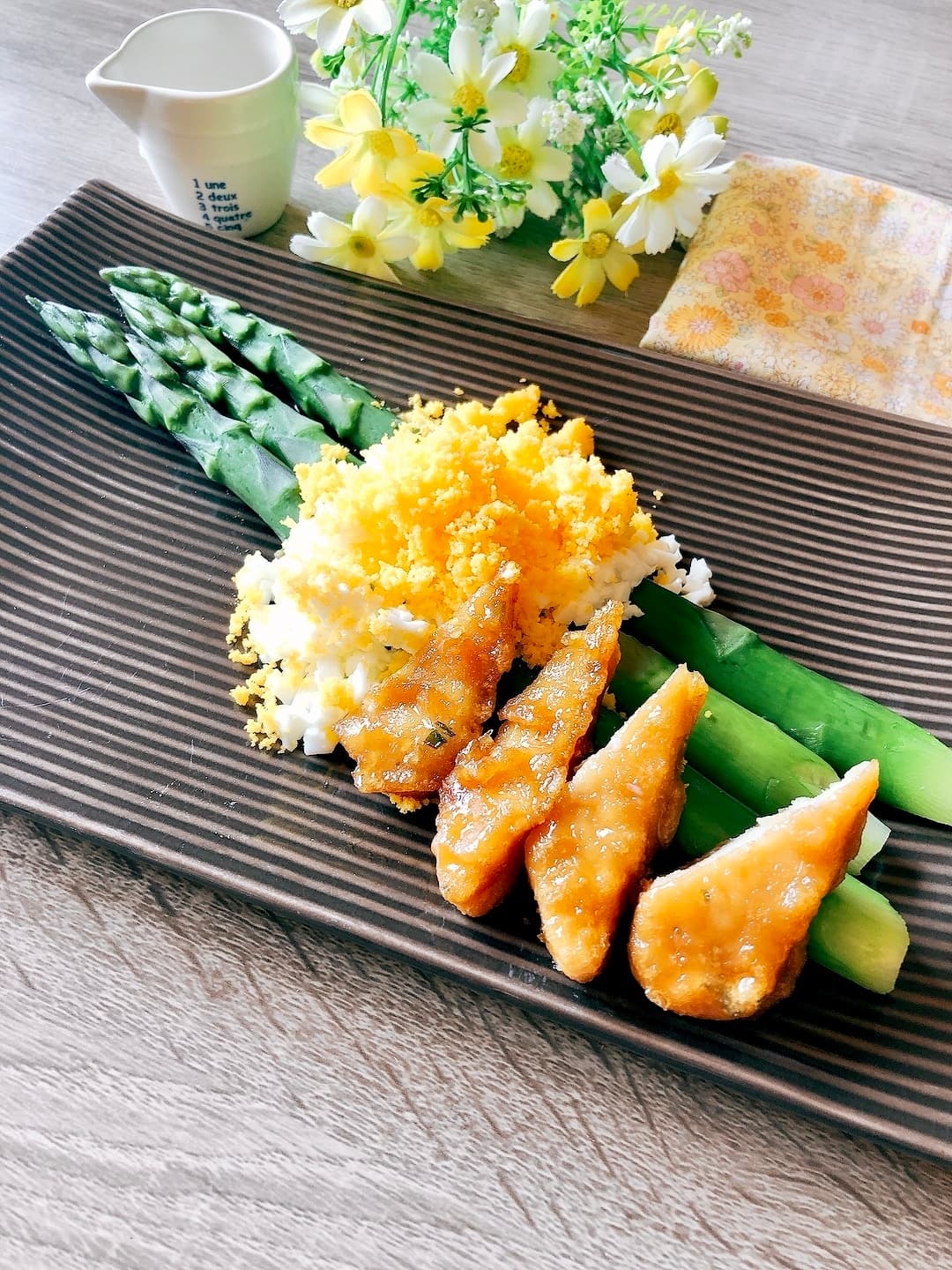アスパラとチキンのミモザサラダの完成写真