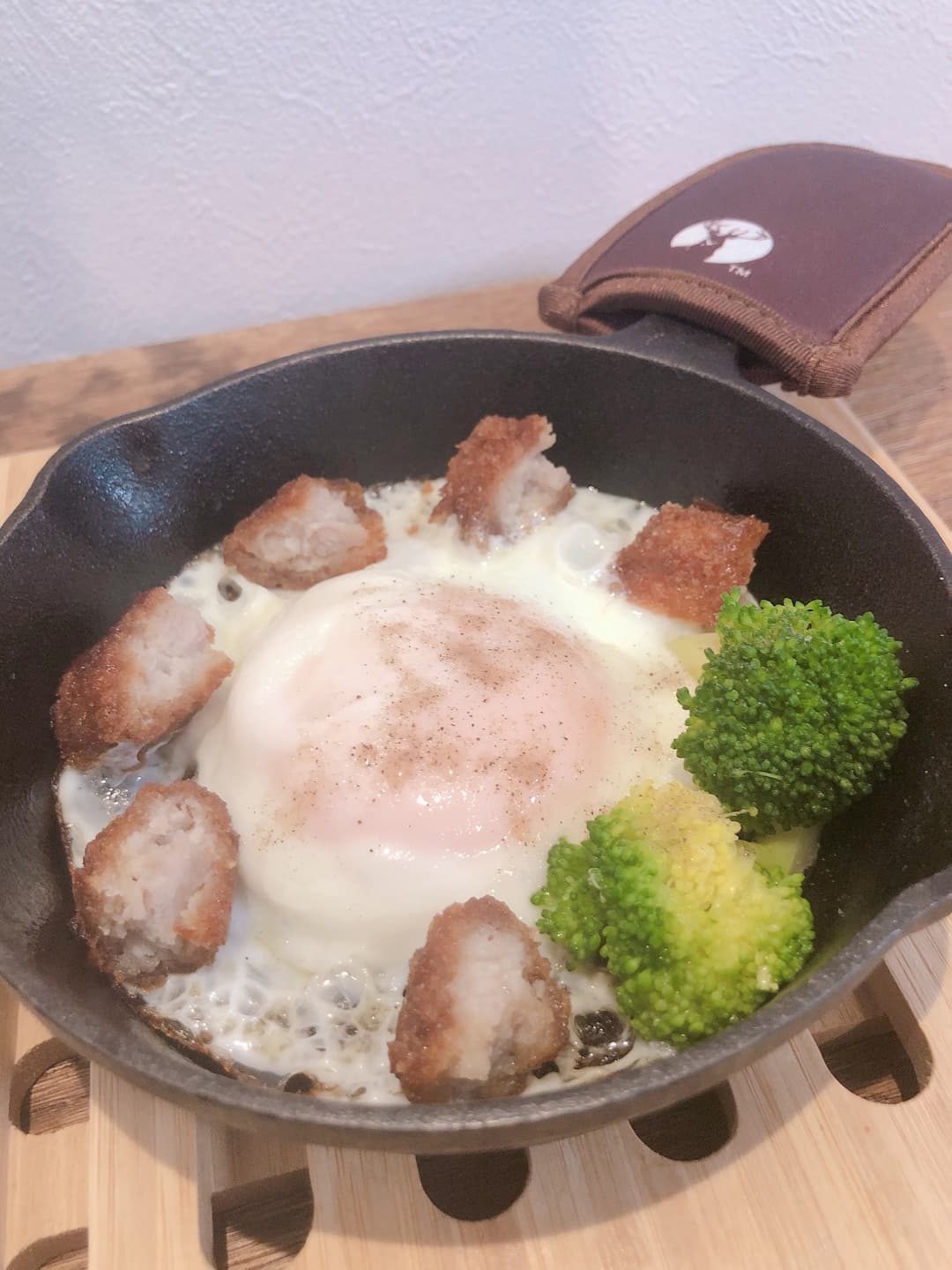 ソースとんかつon目玉焼きの完成写真