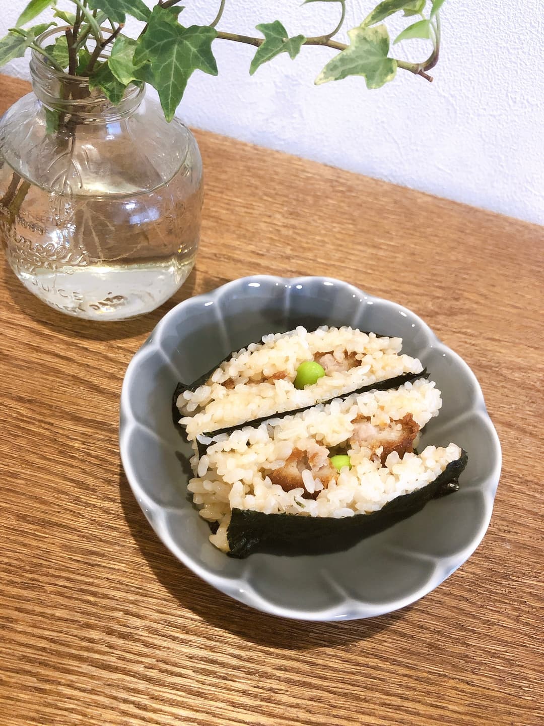 ソースとんかつチーズおにぎらずの完成写真