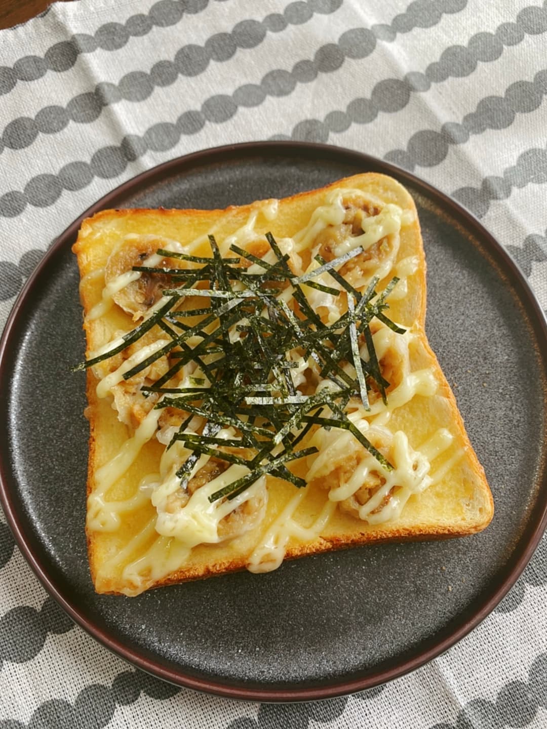 シューマイの味噌マヨトーストの完成写真