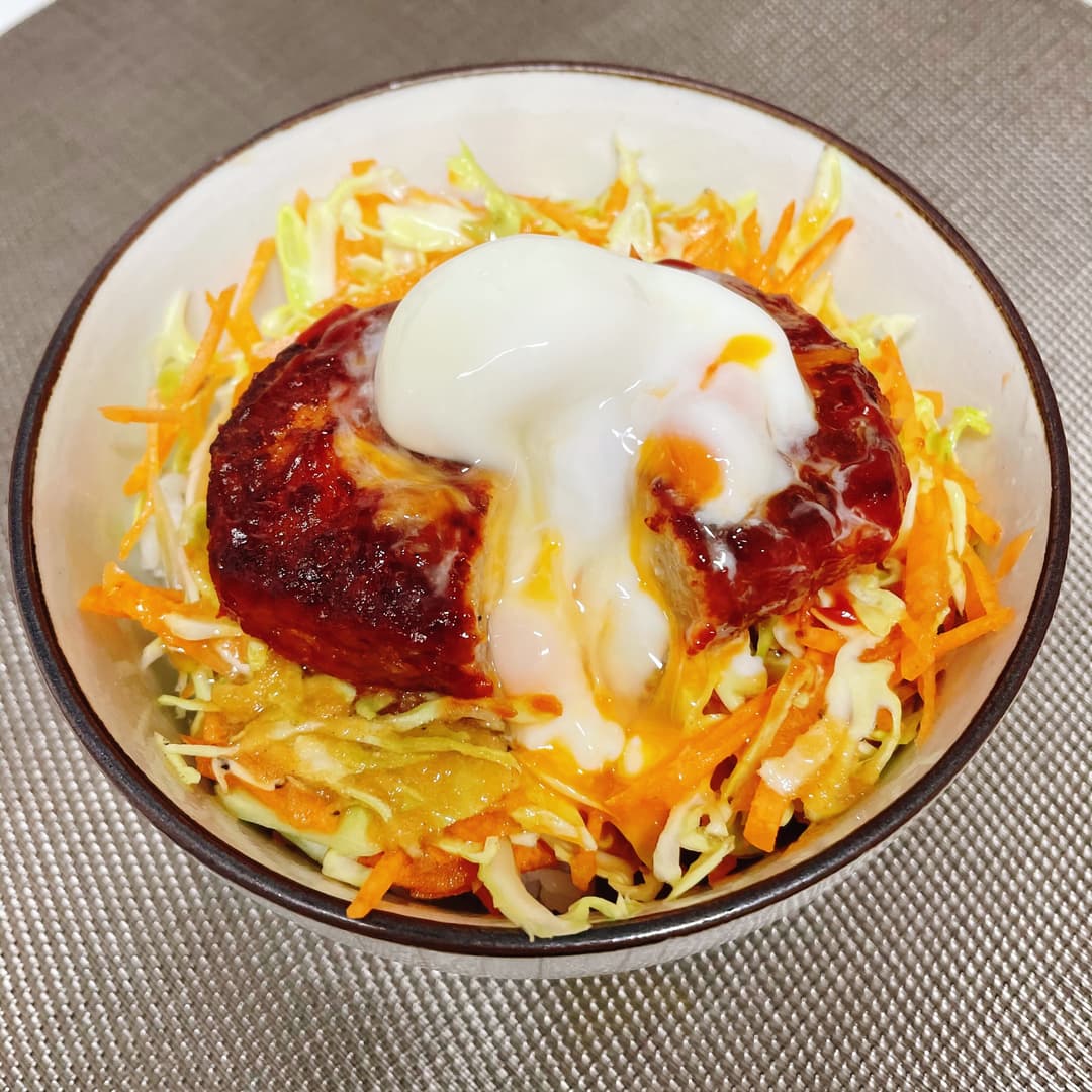 温玉のせチーズハンバーグ丼の完成写真