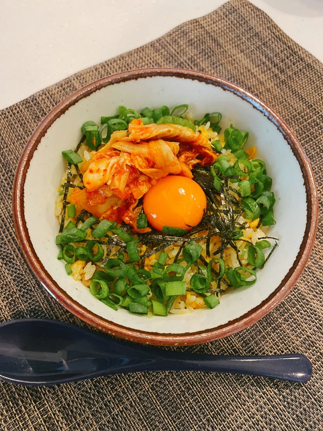 キム卵ネギ塩丼の完成写真