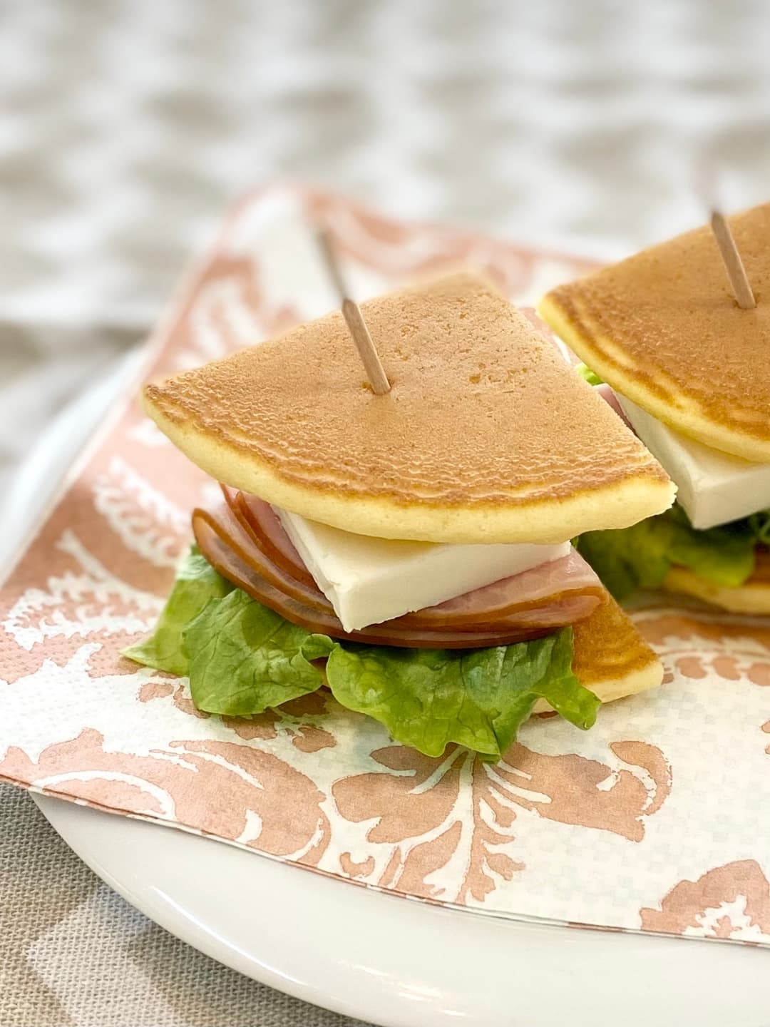 クリームチーズとハムのホットケーキミニサンドの完成写真