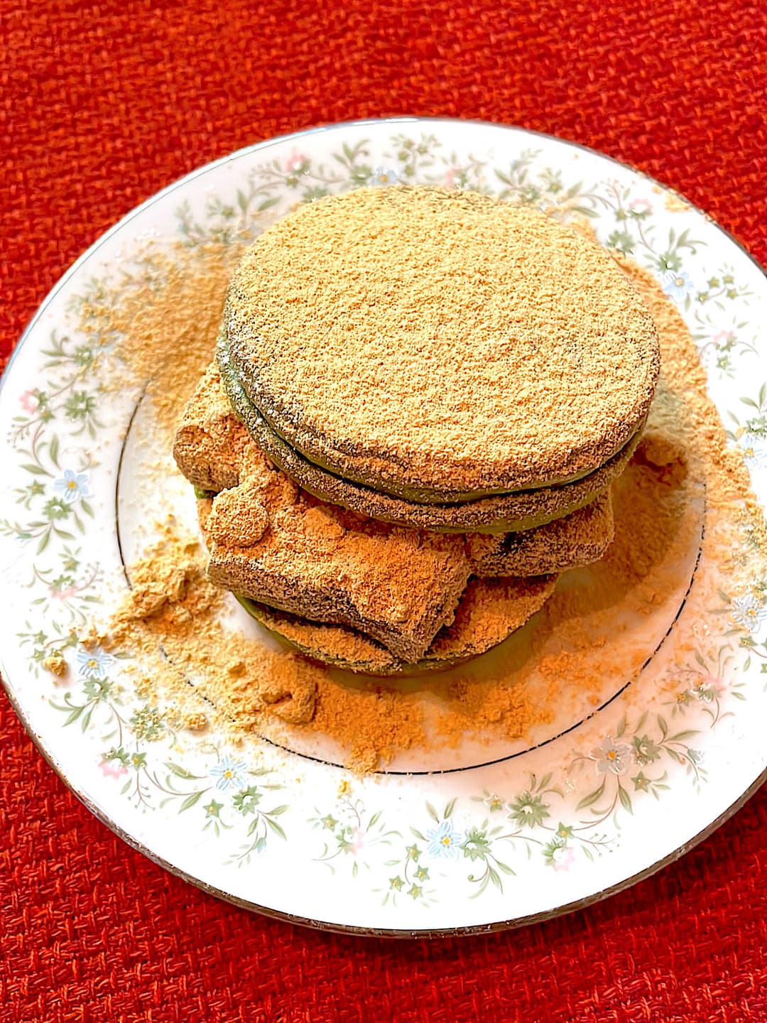 抹茶今川焼のわらびもちサンドの完成写真