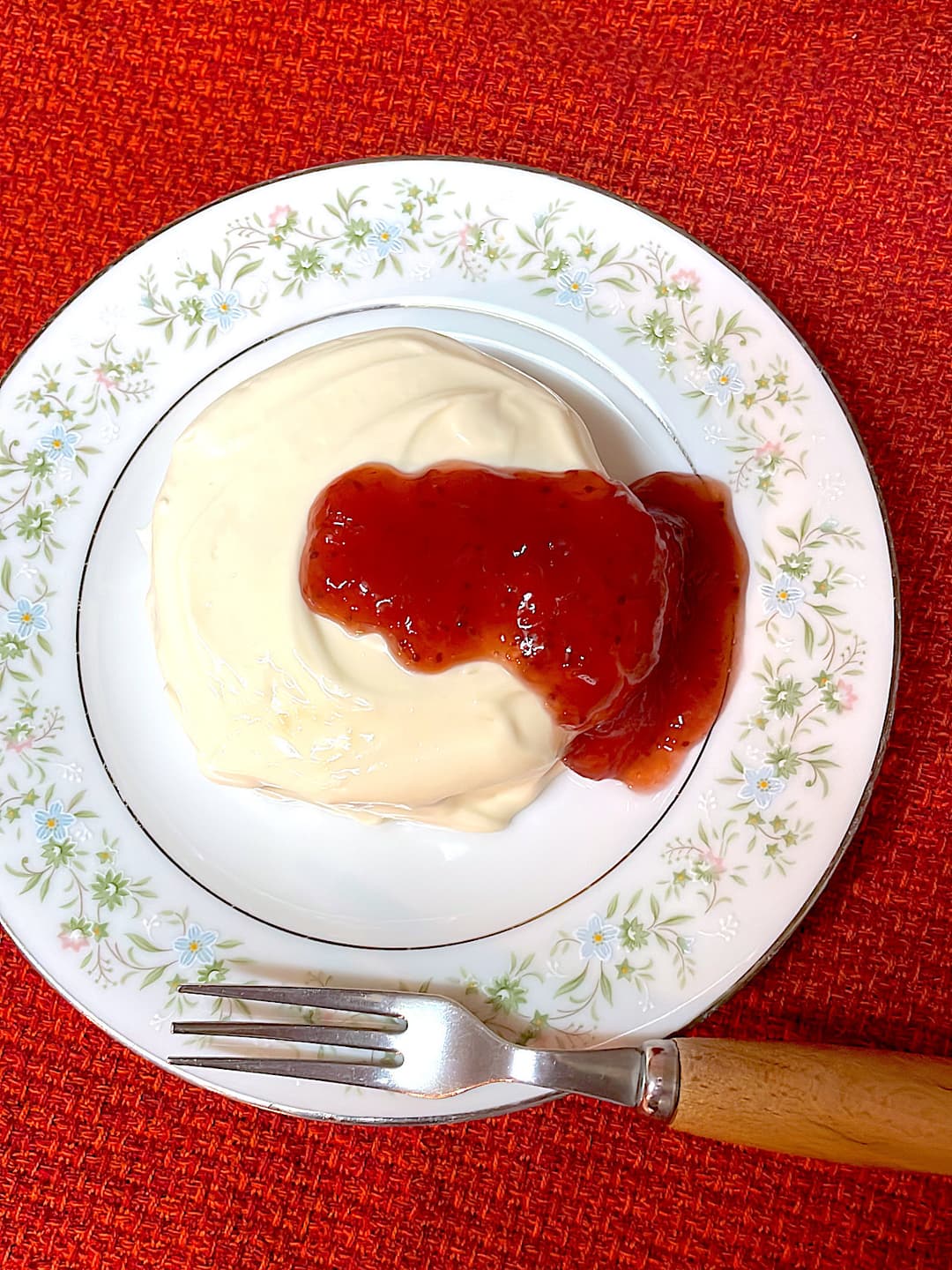いちごレアチーズケーキの完成写真