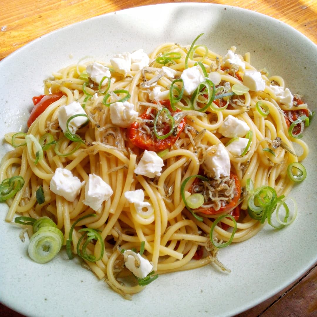 チェリートマトとじゃこの和風パスタの完成写真
