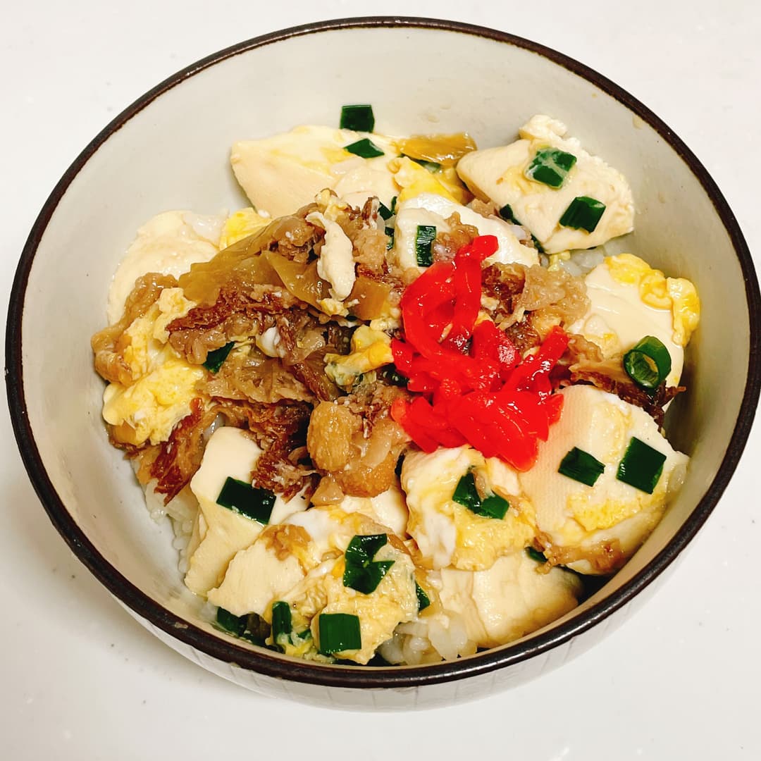 豆腐牛めしの卵とじ丼の完成写真