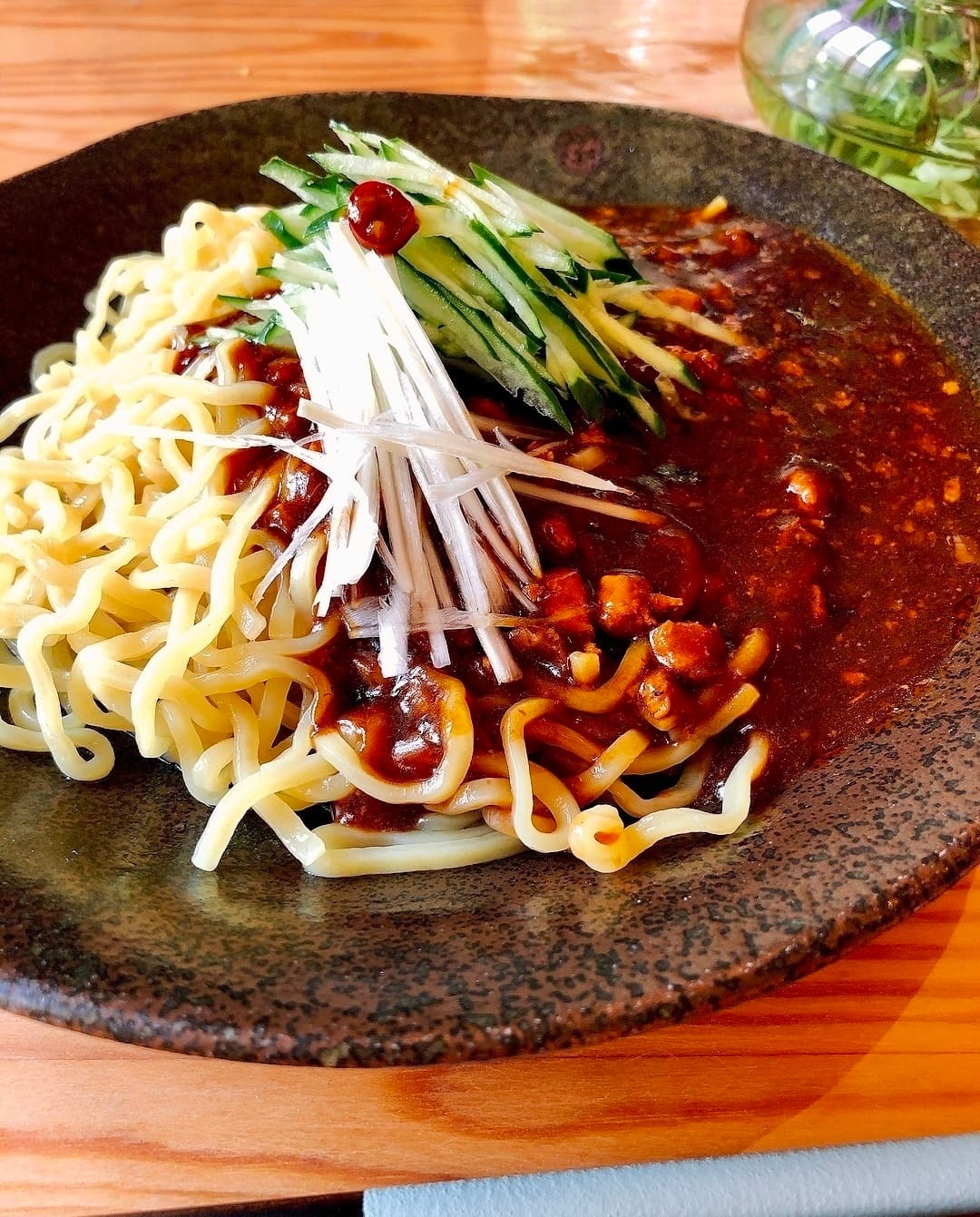 肉そぼろで旨辛ジャージャー麺の完成写真