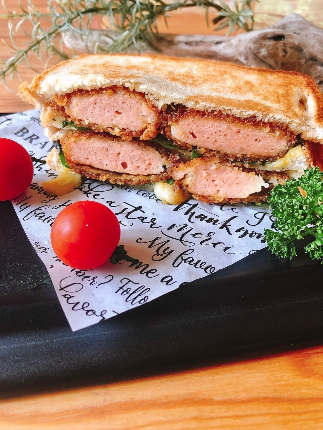 ハムカツホットサンドの完成写真