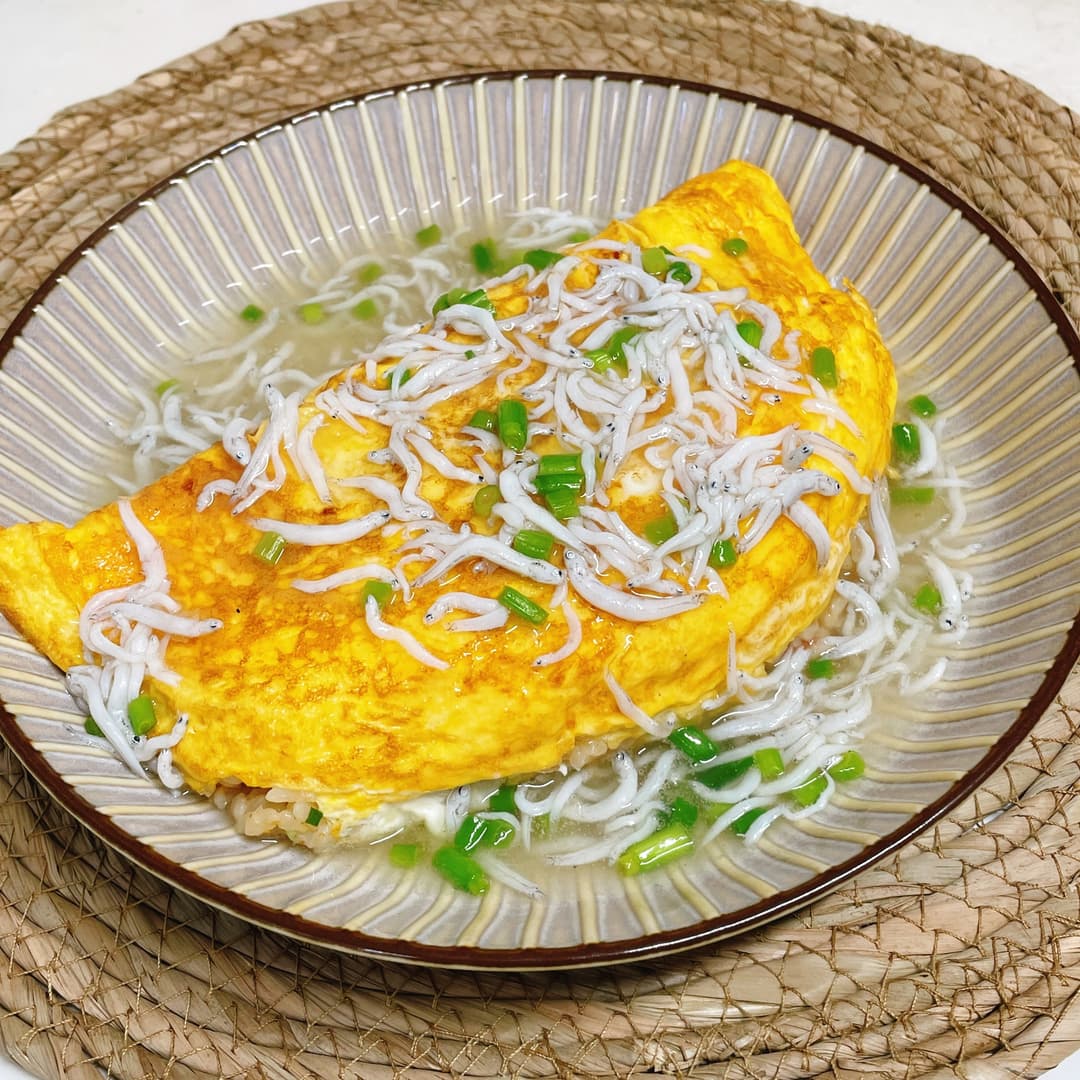 オム海鮮炒飯しらすあんかけの完成写真