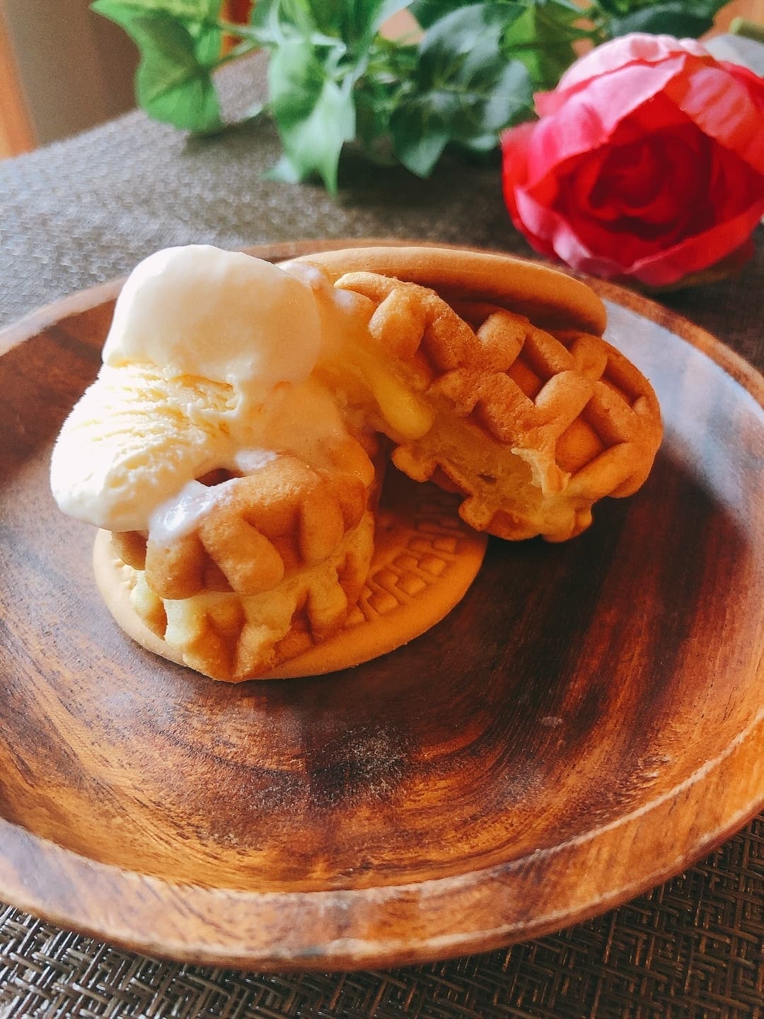 チーズワッフルのアイスのせの完成写真
