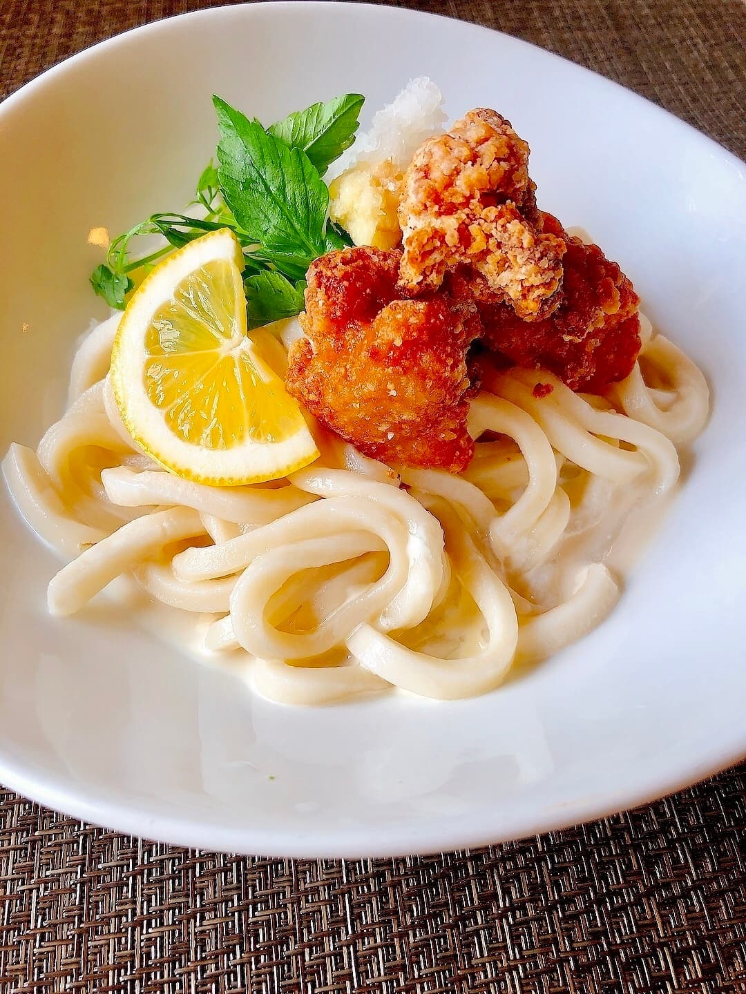竜田揚げのおろしマヨうどんの完成写真
