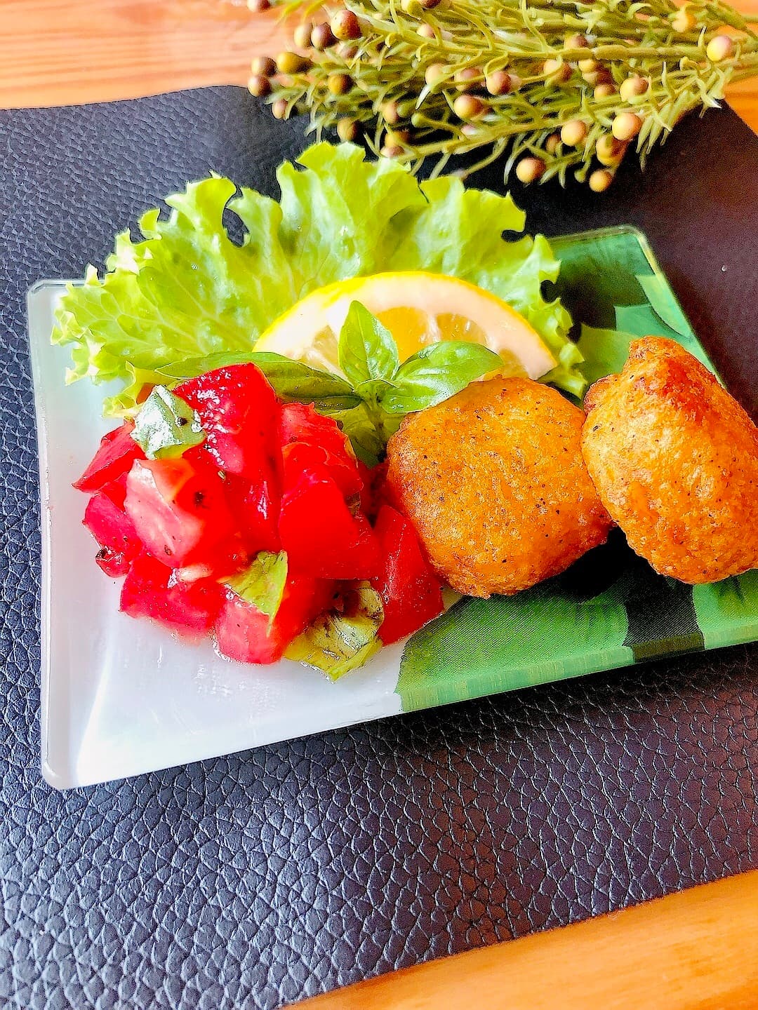 チーズから揚げトマトバジルソースの完成写真