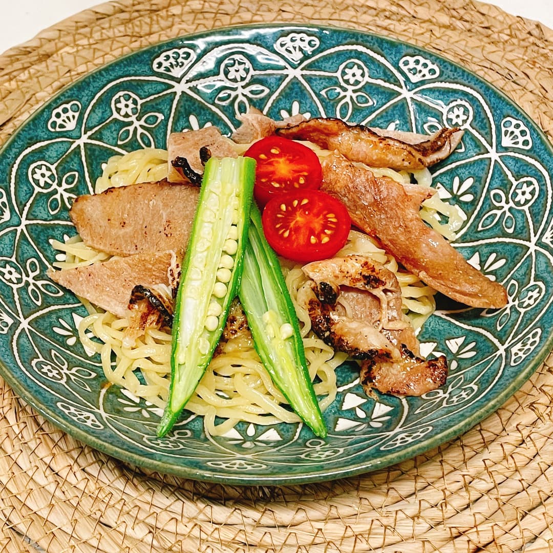 生姜焼と夏野菜の冷やし中華の完成写真
