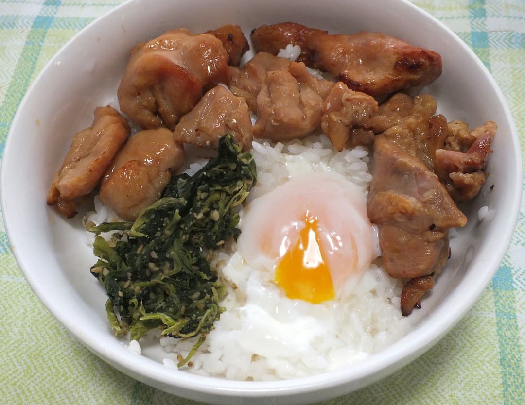 温玉とろ～り、焼き鳥丼の完成写真