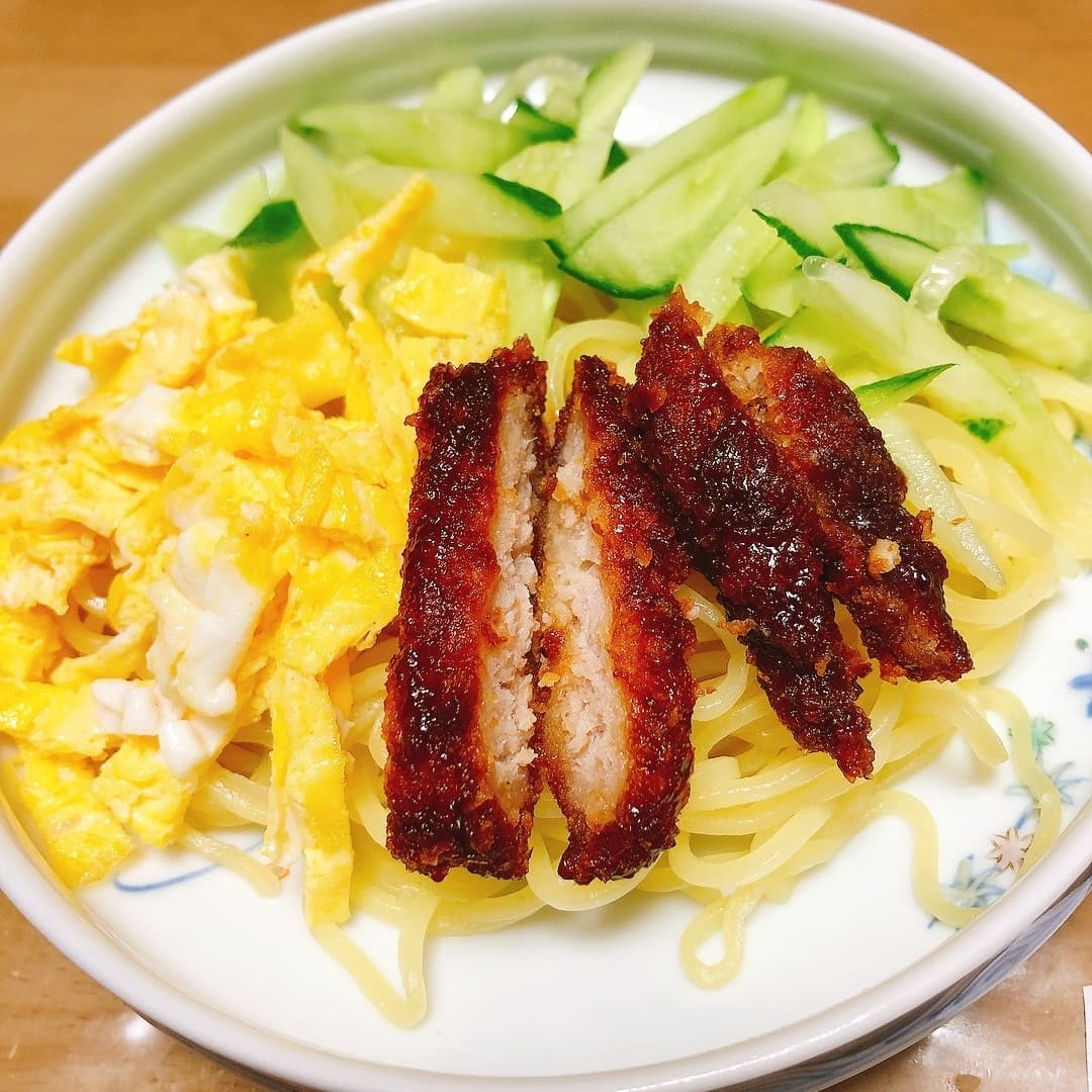 みそカツ冷やしラーメンの完成写真