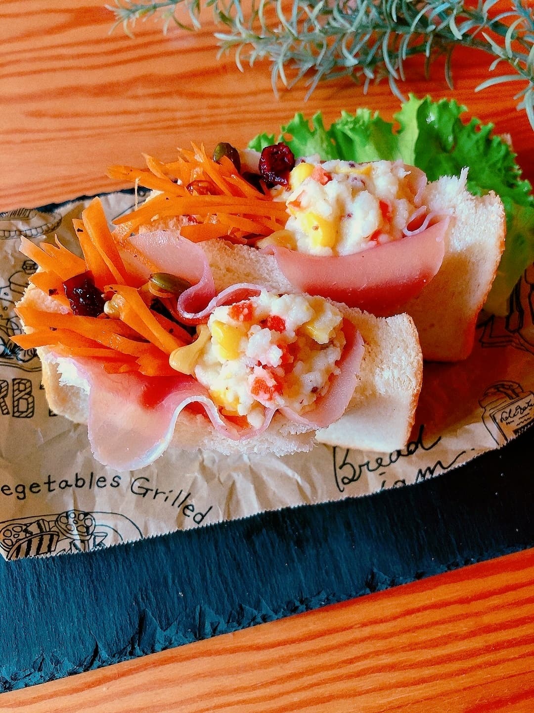 人参のラペとポテトサラダのポケットサンドの完成写真