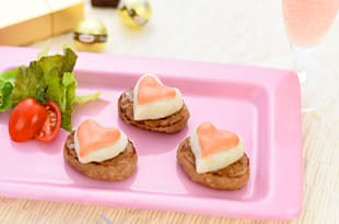ミニハンバーグのチーズポテトのせ（バレンタインバージョン）の完成写真