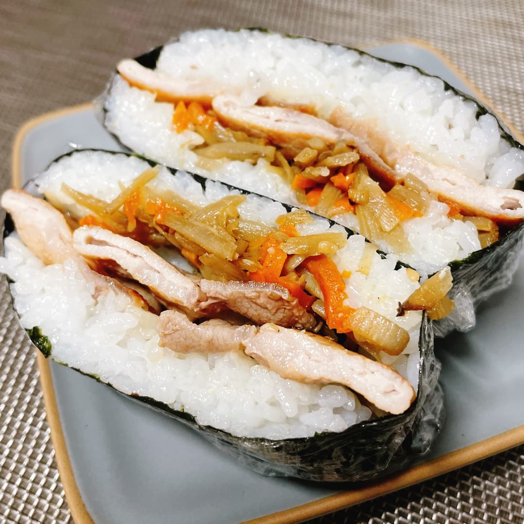 きんぴらと豚焼き肉のおにぎらずの完成写真