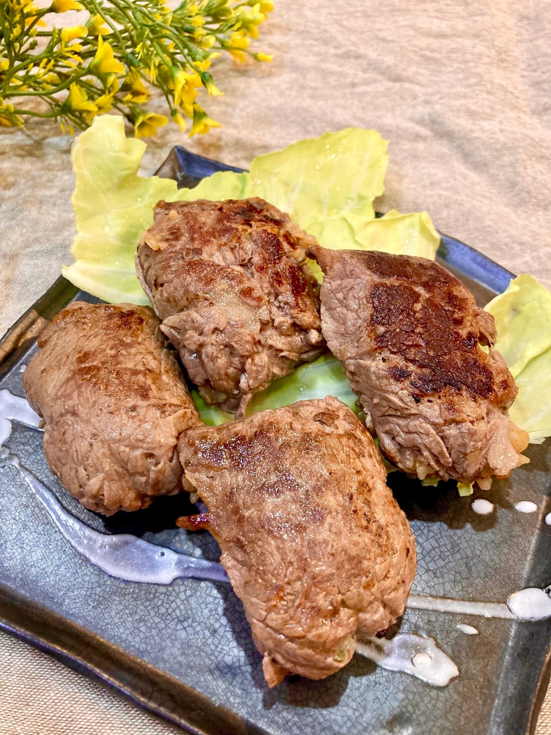 ガーリックステーキピラフの肉巻きおにぎりの完成写真