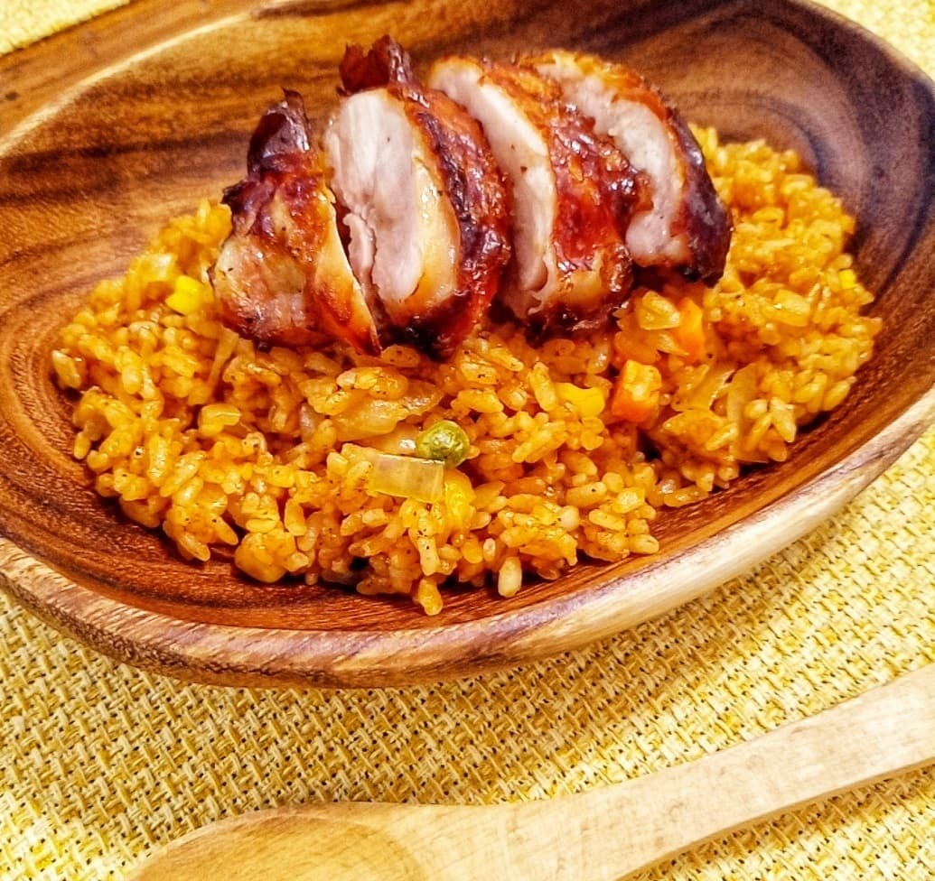 ジャンバラヤのチキンステーキのせの完成写真