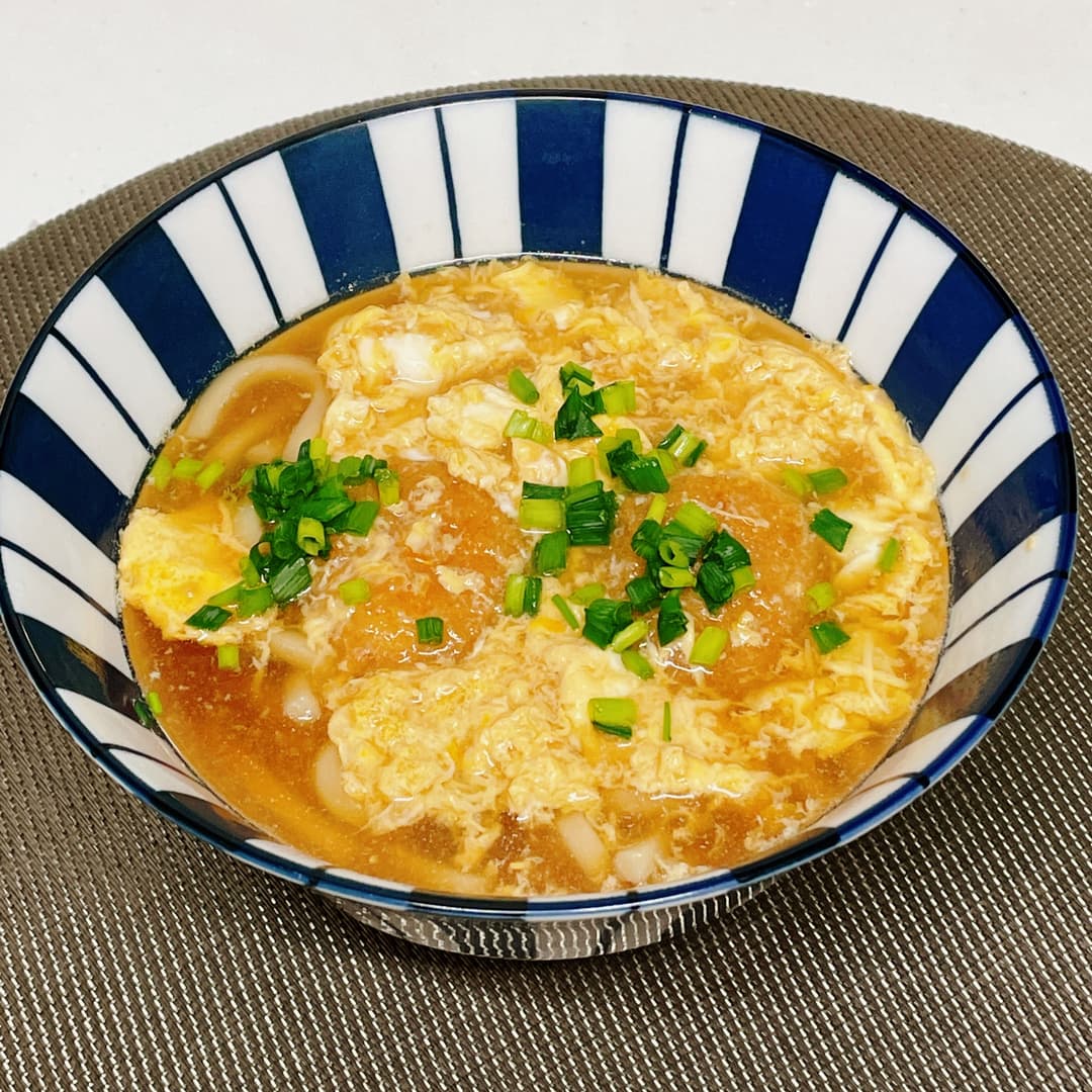 梅しそカツの卵とじうどんの完成写真