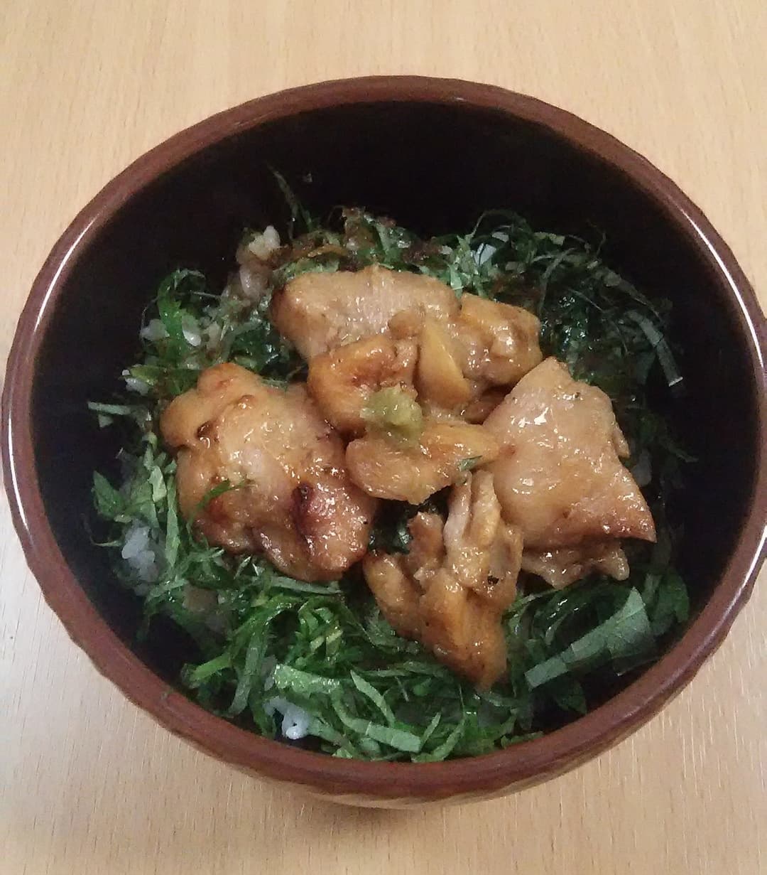 大葉が効いてる焼き鳥丼の完成写真