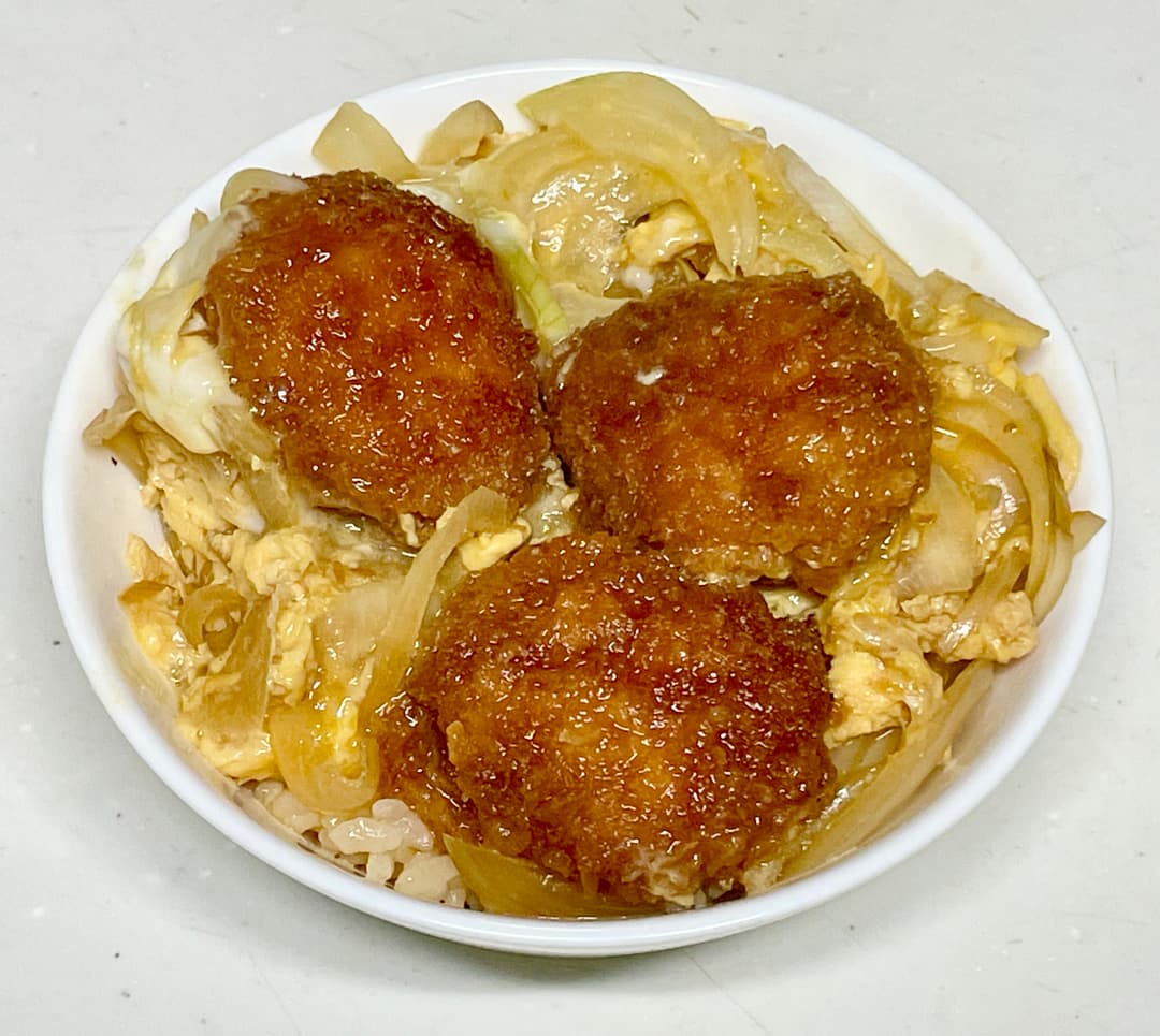 新潟たれカツのカツ煮丼の完成写真