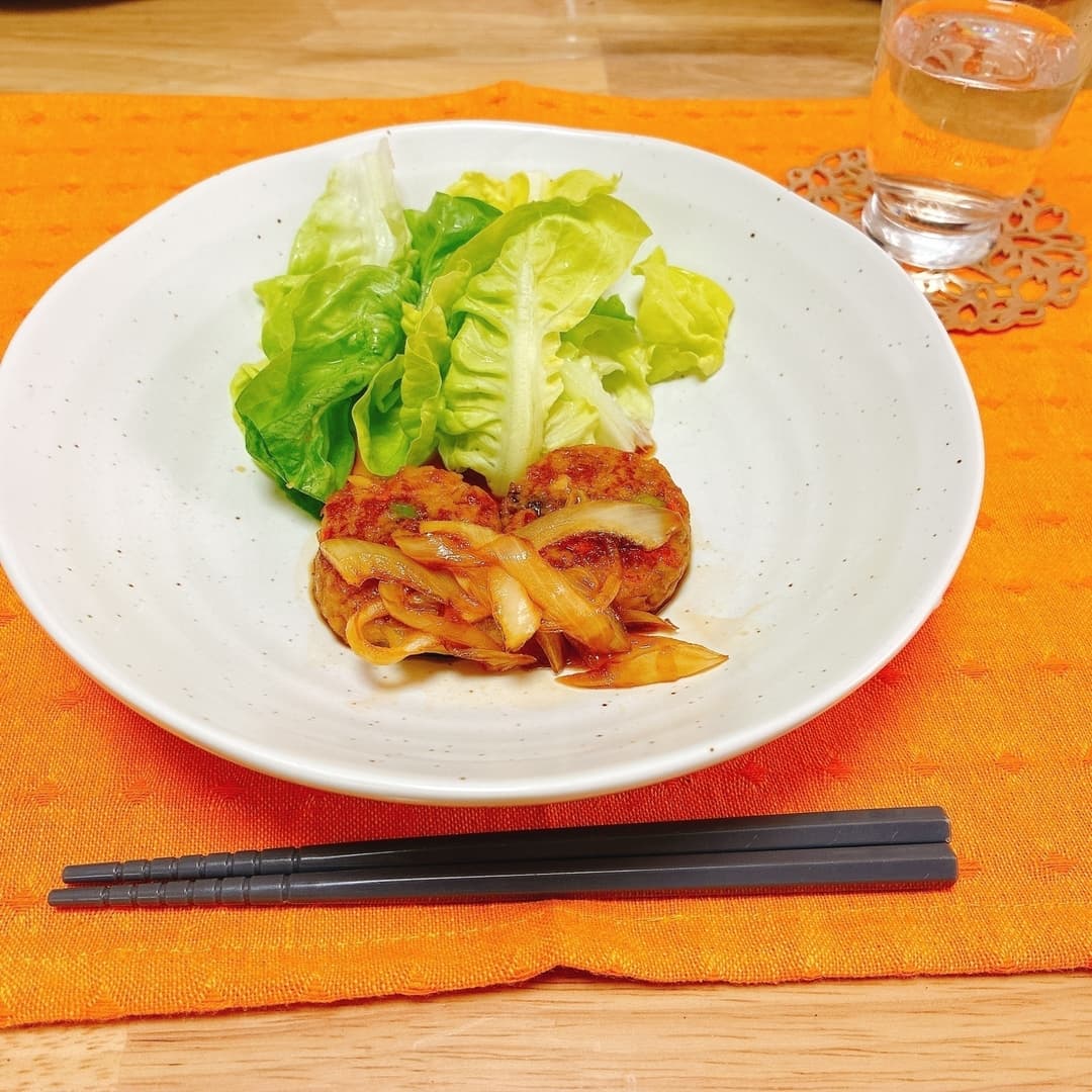 野菜ハンバーグのたまねぎソース添えの完成写真