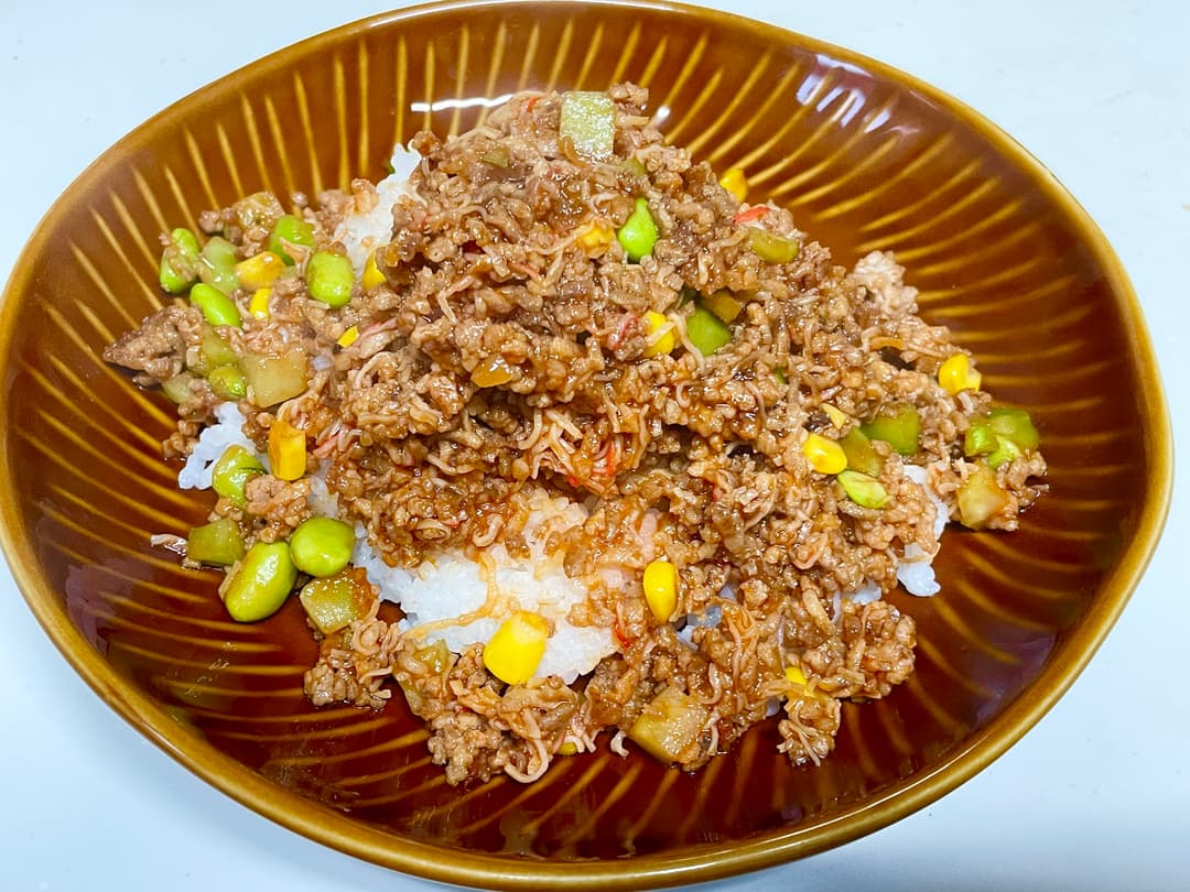 かにかま野菜とひき肉のケチャップそぼろご飯の完成写真