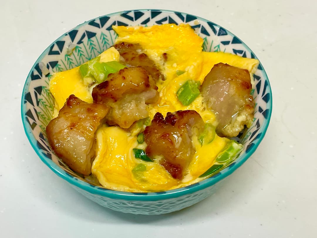 鶏もも肉西京焼きのレンチン親子丼の完成写真