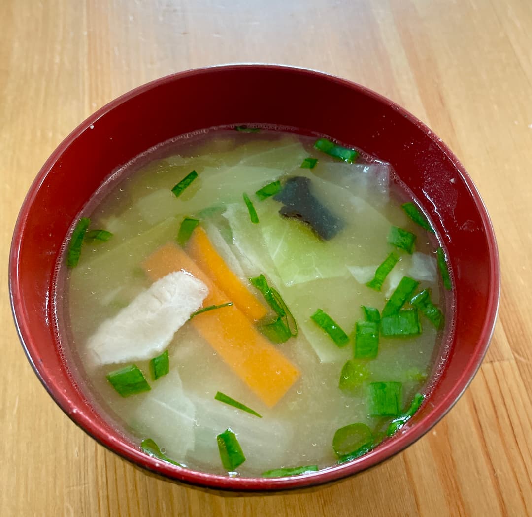 肉入りカット野菜の味噌汁の完成写真