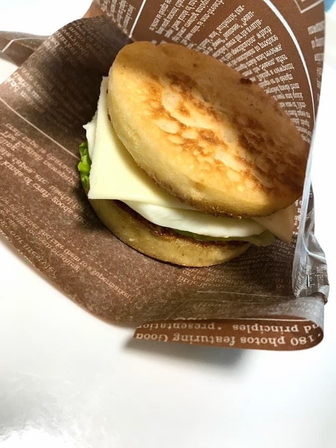 モーニングチキンバーガーの完成写真