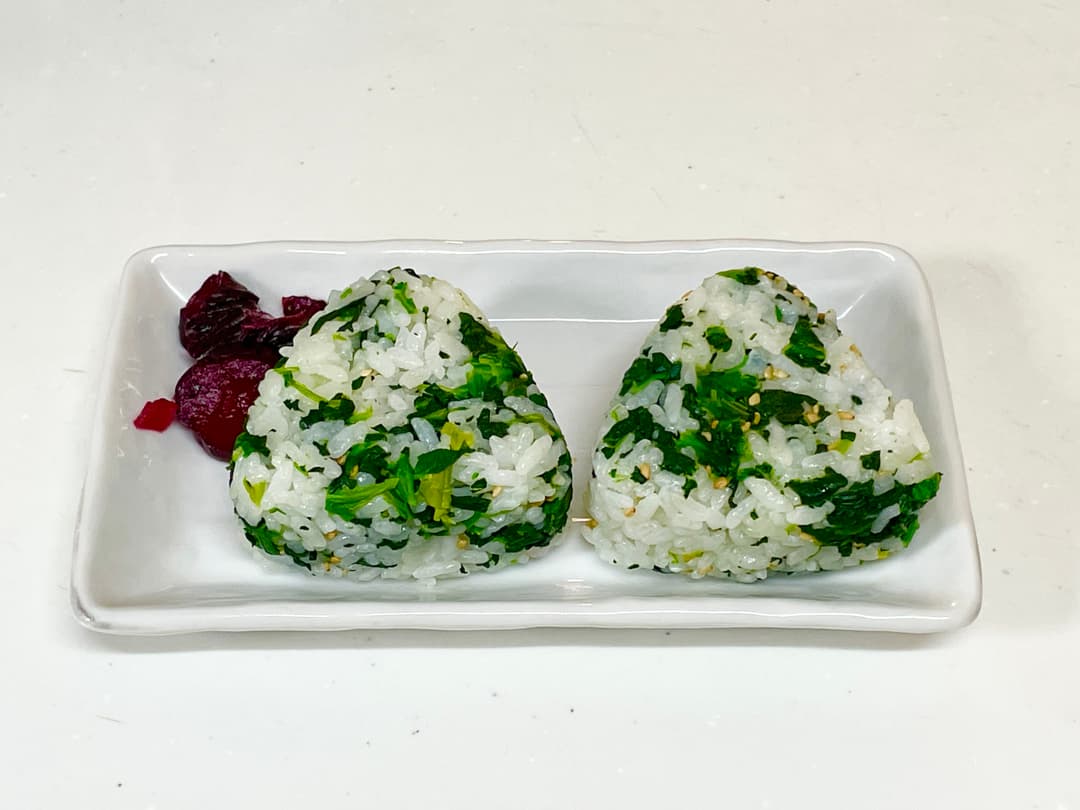 カットほうれん草の菜飯おにぎりの完成写真