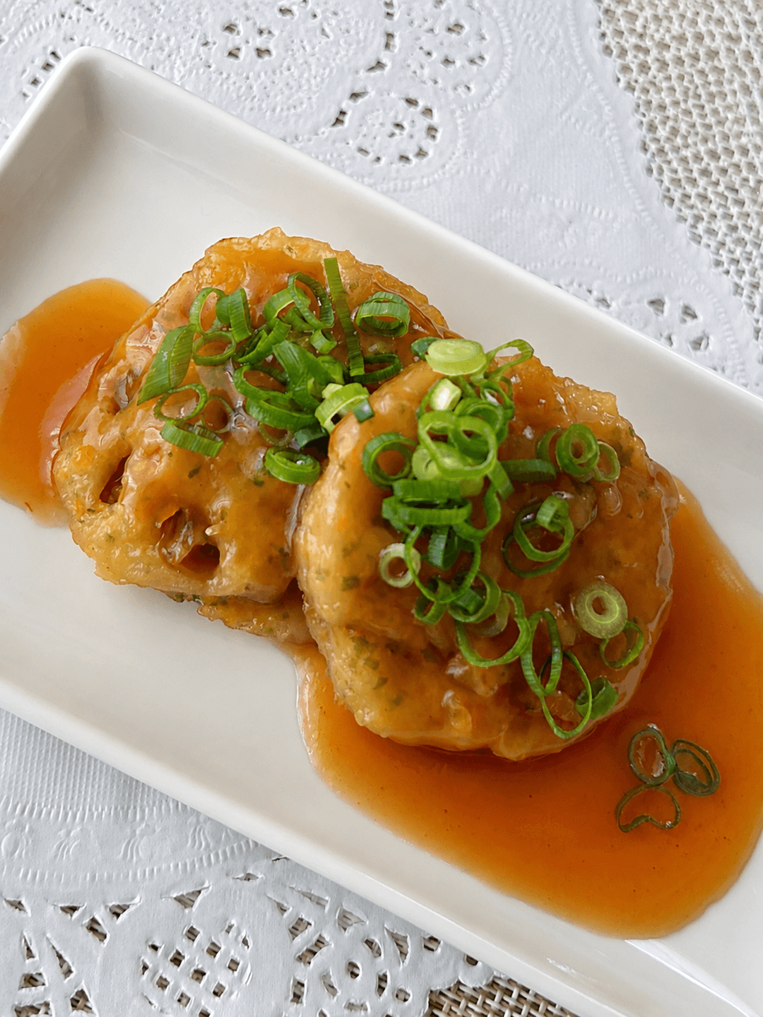 れんこんひき肉はさみ揚げ 甘酢あんかけネギのせの完成写真