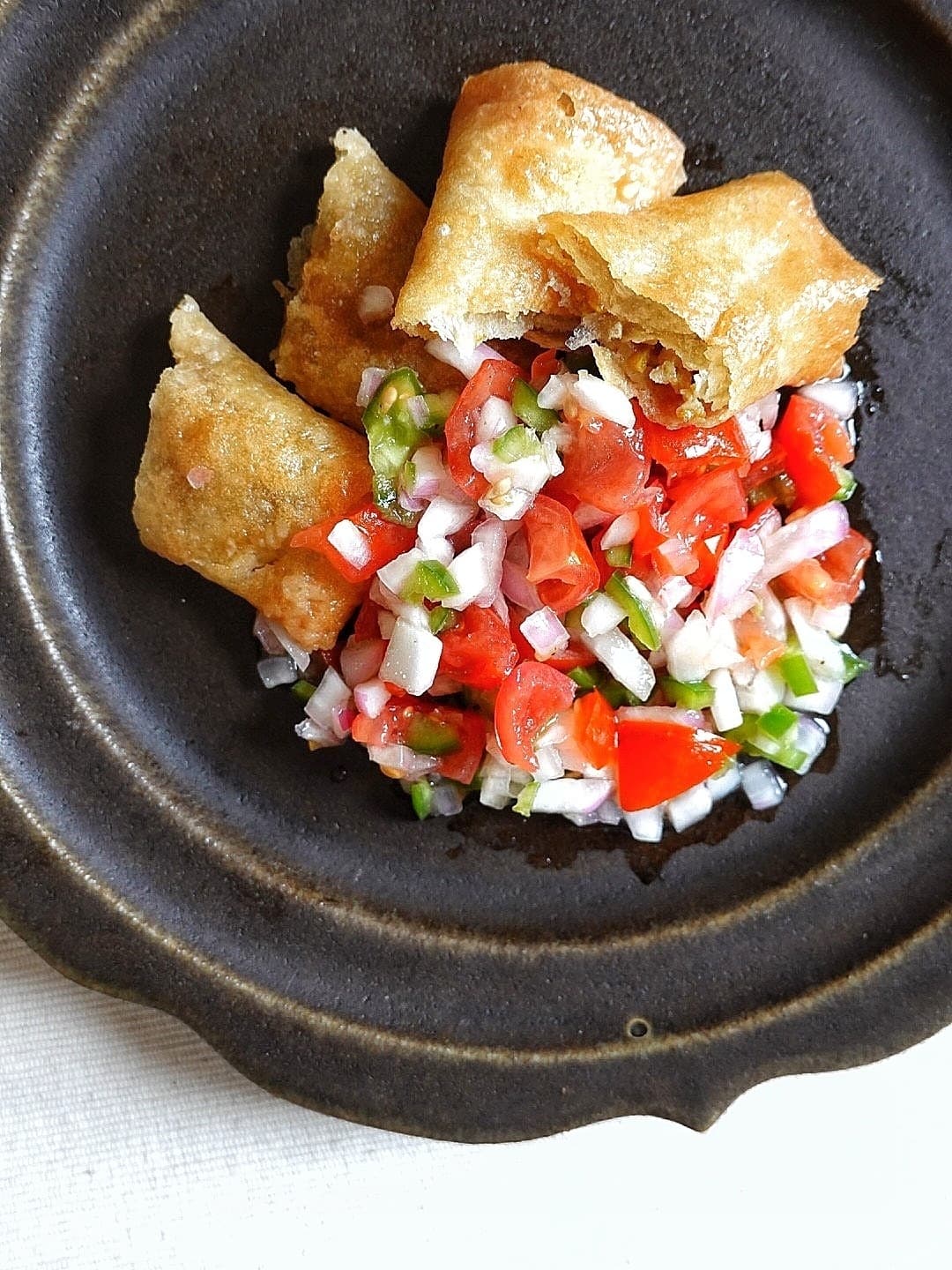 チーズカレー春巻のサルサソースがけの完成写真