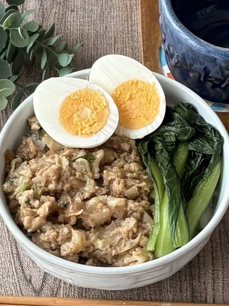 台湾風♡ジュワッ!餃子でルーロー飯の完成写真