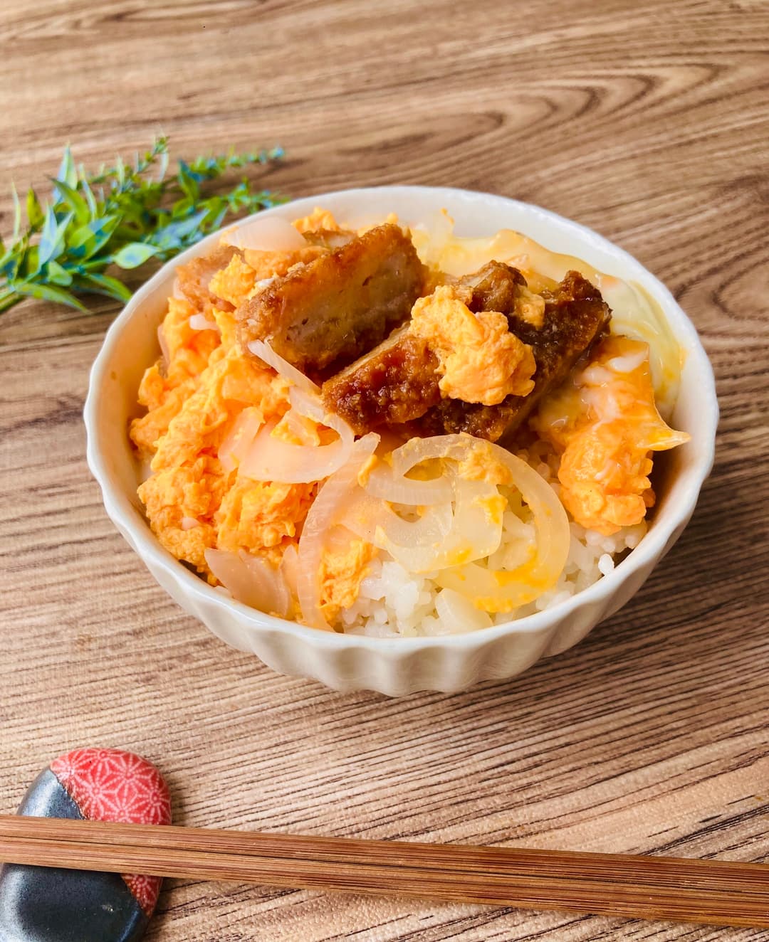 どてみそかつの卵とじ丼の完成写真